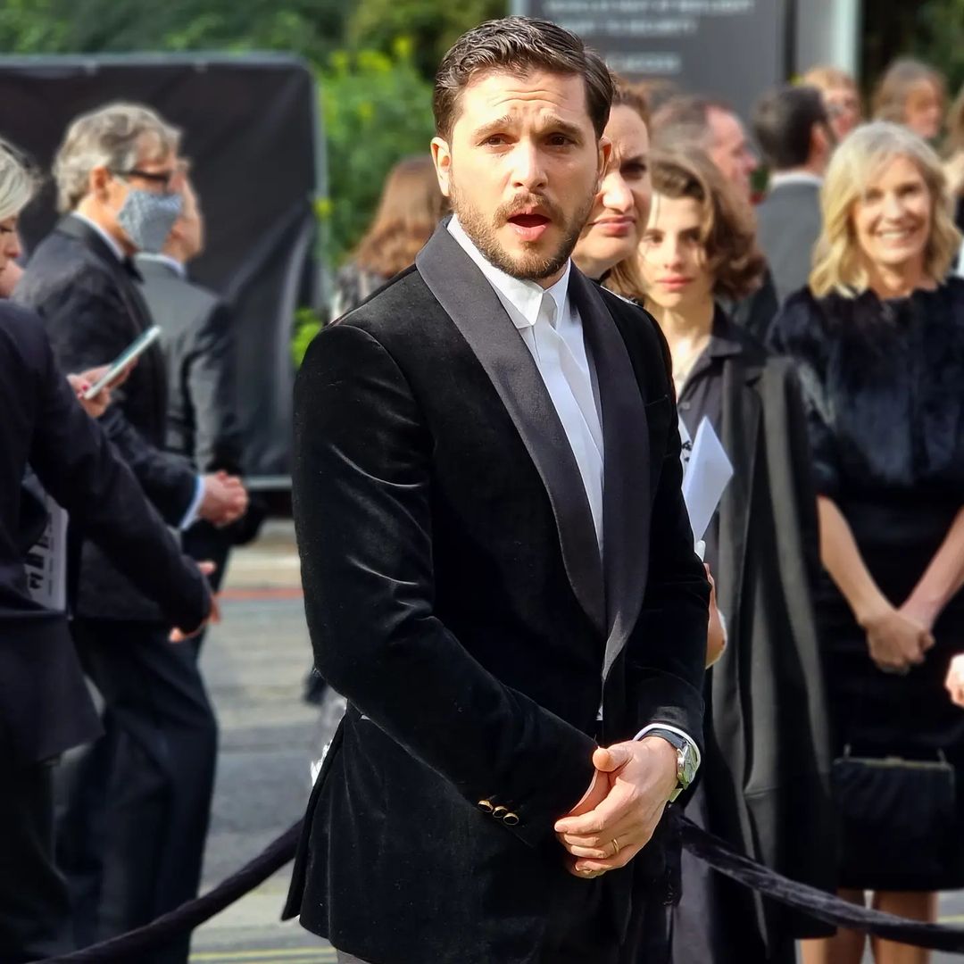 Man! He looks good. Kit Harington at #oliverawards