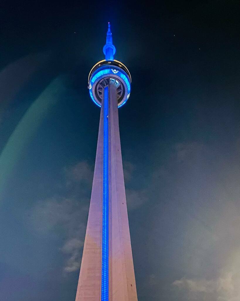 raeystudio's tweet photo. The @cntower … #bluejays #blue @bluejays 
#toronto #the6ix #416 https://t.co/W2MRGmKwSM https://t.co/LcyhjGz9zI