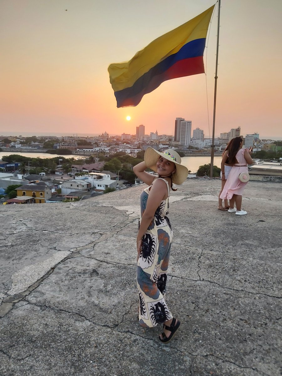 estefani2403's tweet photo. Castillo de San Felipe.

Nunca imaginé que tan pronto estaría allí, lo veía tan lejos y con tanto negativismo de mi gente. Y mira, en 9 días logré conocer lugares en el que desperté envidia jajaja y para luego decir "ush de donde sacó tanta plata" https://t.co/UpT592KqRX