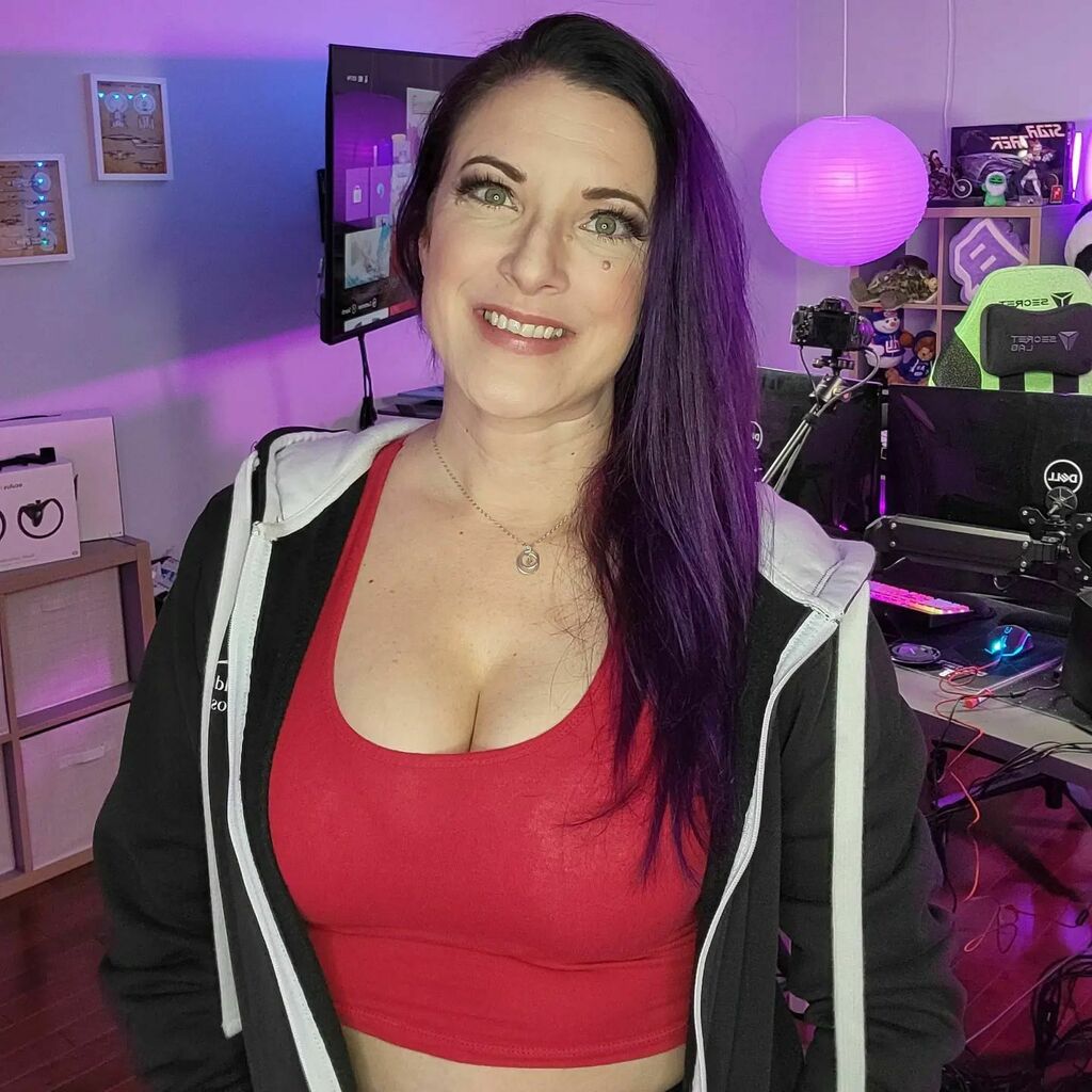 SmilinSarahK's tweet photo. Life is hard.  It's even harder alone. 
Now Live!
https://t.co/kjzoXxEFGz
.
.
.
.
#purplehair #purple #teamb42 #phoenixcartel #centerstage #panda #minecraft #rubycraft #minecraftbuilds #smp #vmix https://t.co/lqEJfoO1xo https://t.co/uI4v9U53PP