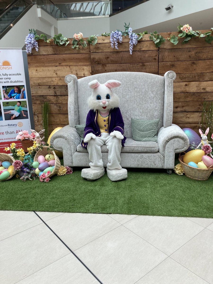chachamissy80's tweet photo. @DanRather My 16yo son volunteered as the Easter Bunny at our local mall this weekend ❤️ https://t.co/9KRoDsxb0J