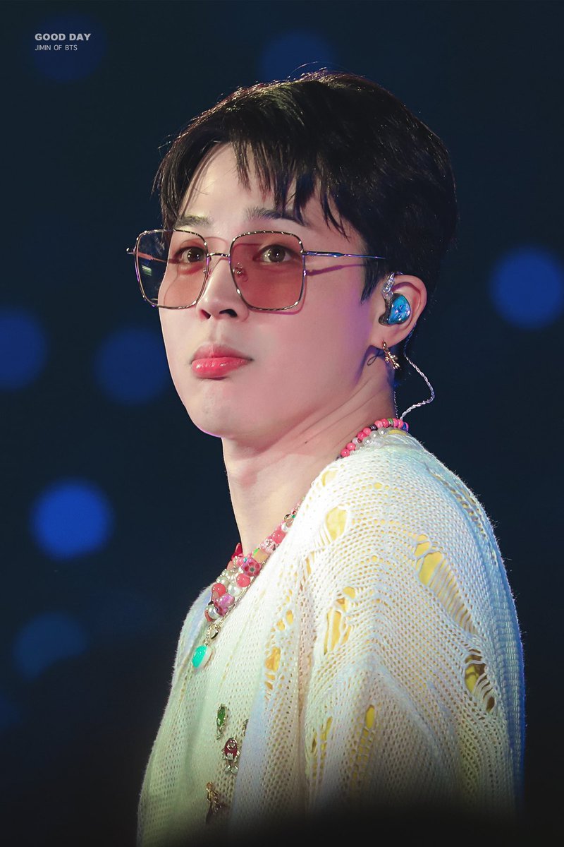 jimimifan's tweet photo. Quiero darte muchos besos en tus lindas mejillas y decirte lo lindo que sos, espero mi amor te llegue, gracias por todo mi vida 💗 #WeLoveYouJimin https://t.co/B9p6z1sq70