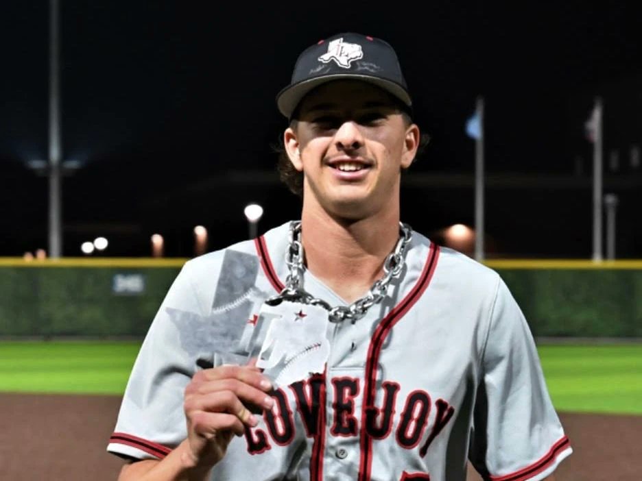 Our baseball player of the week is...Love Joy's Jack Livingstone! 👏⚾️

Read more about him and see our honorable mentions here 👉dallasnews.com/high-school-sp…