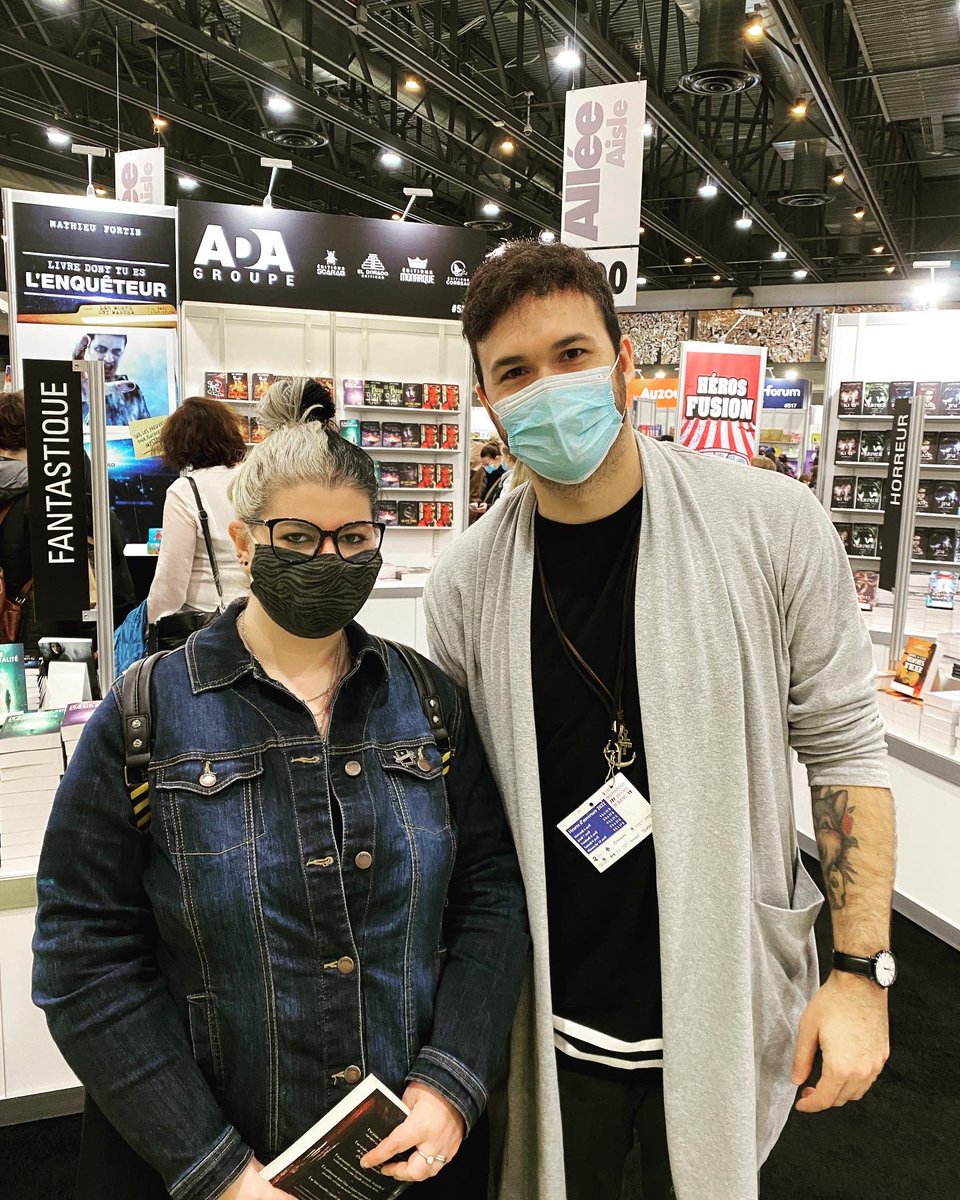 NancyGeoffroy's tweet photo. Salon du livre de Québec 💚 Merci à @SimonRousseau & #LPSicard & #MaudeRoyer pour les belles rencontres! #LesContesInterdits #Bookish https://t.co/YDRASncE3c