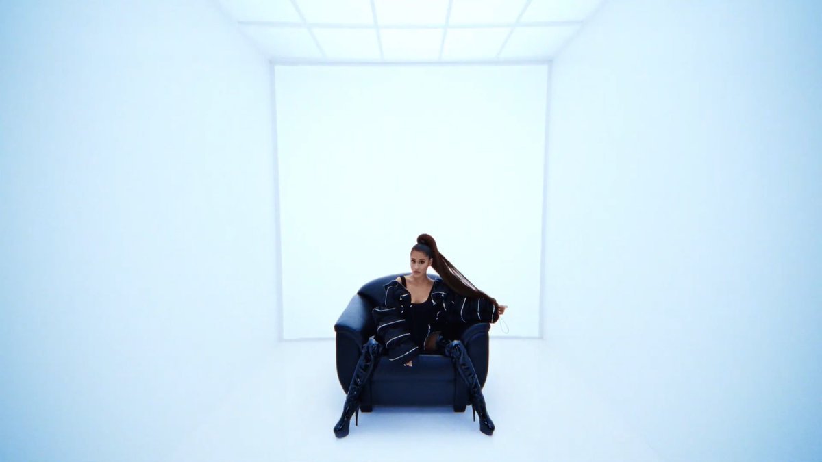 tundaily's tweet image. in my head - ariana grande
vogue 2019