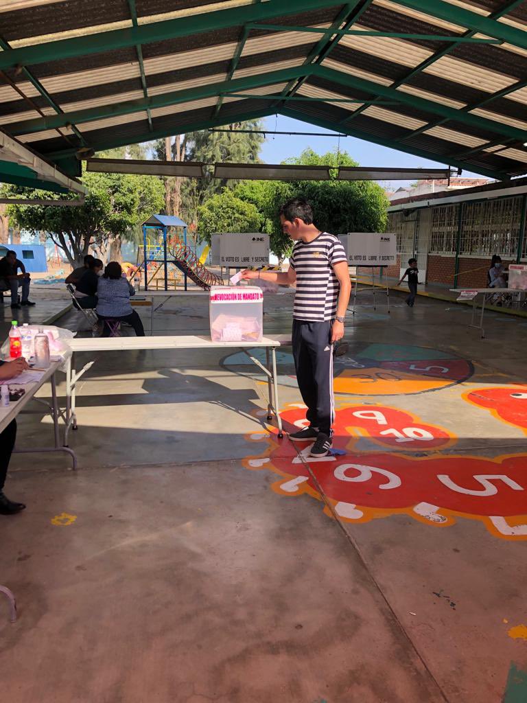pabliuka's tweet photo. Ejerciendo nuestros derechos, si a la participación ciudadana!#YoYaVote #RevocacionDeMandato 
#DemocraciaParticipativa https://t.co/w2lhCiGYUg