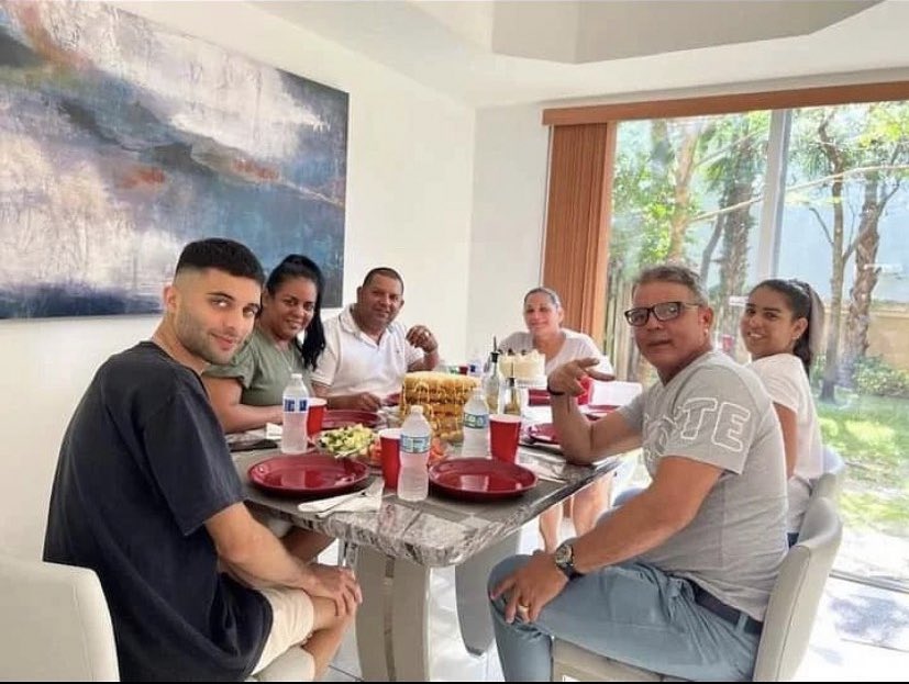 aamazingerick's tweet photo. mi chiquito en familia 🥰 https://t.co/q22caiRZYi