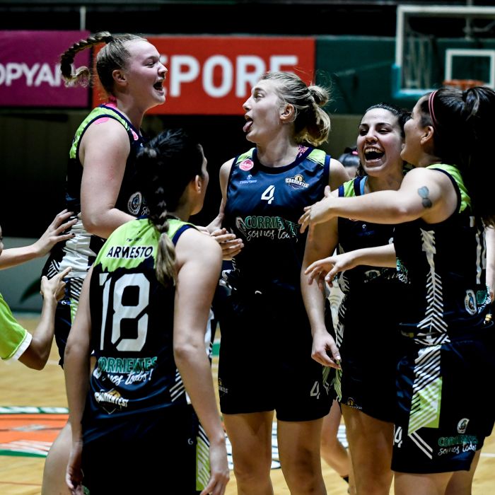 CtesBasquet's tweet photo. 🏀FESTEJA CORRIENTES ¡SOMOS FINALISTAS OTRA VEZ!🏀

💜💙Corrientes Básquet venció a @cufbasquet 61 a 55 y se quedó con el segundo punto de la serie y el pasaje a la final de @LFBArgentina

📈Julieta Armesto anotó 17 puntos, Sofia Cabrera 9 y Adrianna Murphy 8

#NosotrasJugamos 🏀 https://t.co/Abx3Yspp3I