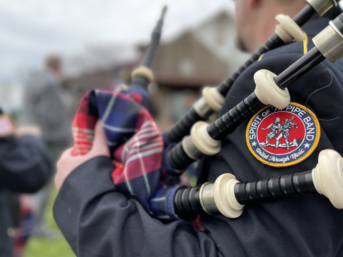 spirit_pipe's tweet photo. Check out the patch we wear on the left sleeve of our uniform jacket. It was designed based on the the classic Marblehead's "The Spirit of '76" painting and the National Guard minuteman crest. Artwork by our very own @KennethHiner 

#HiThere https://t.co/Sbv5ZJbHqu
