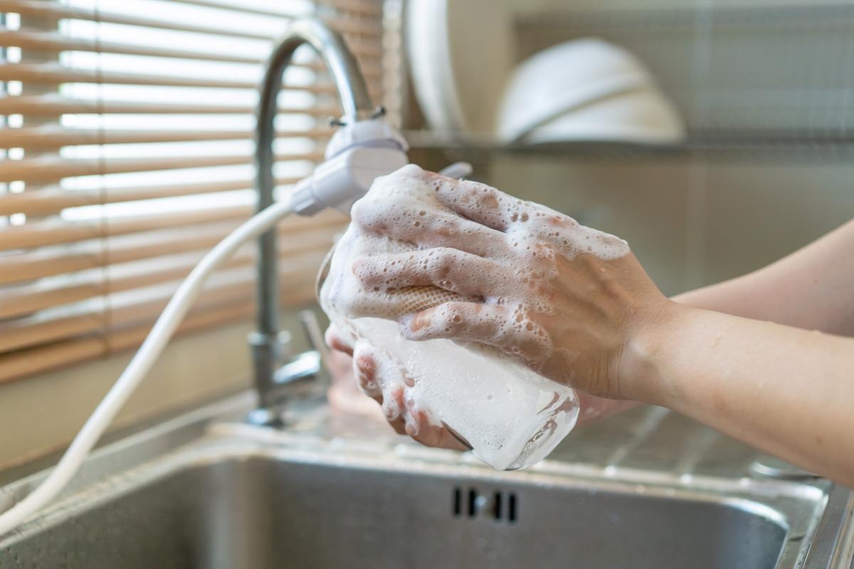 NewsMedical's tweet photo. Common dishwashing detergents may eliminate coronaviruses from glass https://t.co/OPg6GmDZas #Coronavirus #Disease #COVID #Disinfectant #Fomite #Glass #Detergent #Dishwashing #bFR @ElsevierNews https://t.co/gMZmHKzDMe