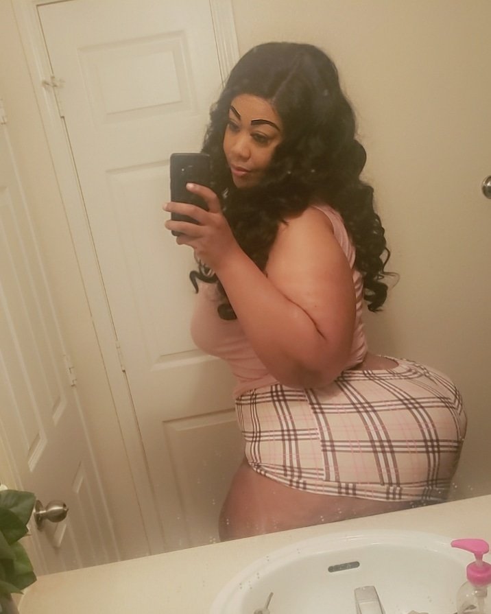 ShesABlessing63's tweet photo. Big girl life 6'3 https://t.co/w5yWVAgsG8