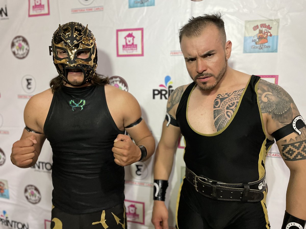 mas_lucha's tweet photo. Los Gorila Brothers (King y Kong) sorprenden con doble paquete y se llevan la victoria sobre @ElPotroadam y @ViajeroLuchador.

Así inicia la función en el Deportivo del Sindicato de los Electricistas al sur de la CDMX. https://t.co/Zo6m9ouMAE