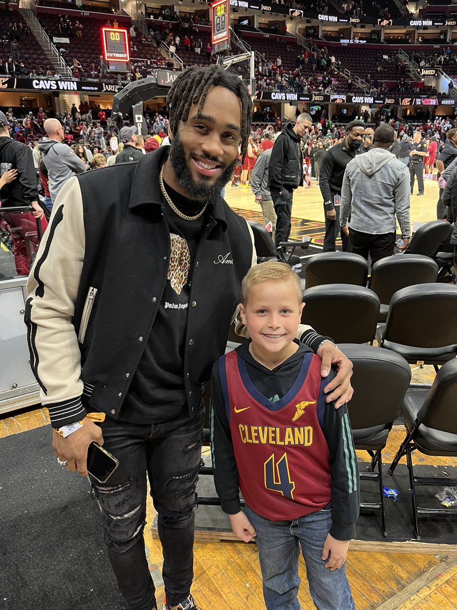 cjwilliams0820's tweet photo. Huge shoutout to @iamjohnthethird for taking a second to take a picture with my son at todays @cavs game!  Made our night!  #FanForever #GoBrowns #GoCavs https://t.co/T7fgLdOnTs