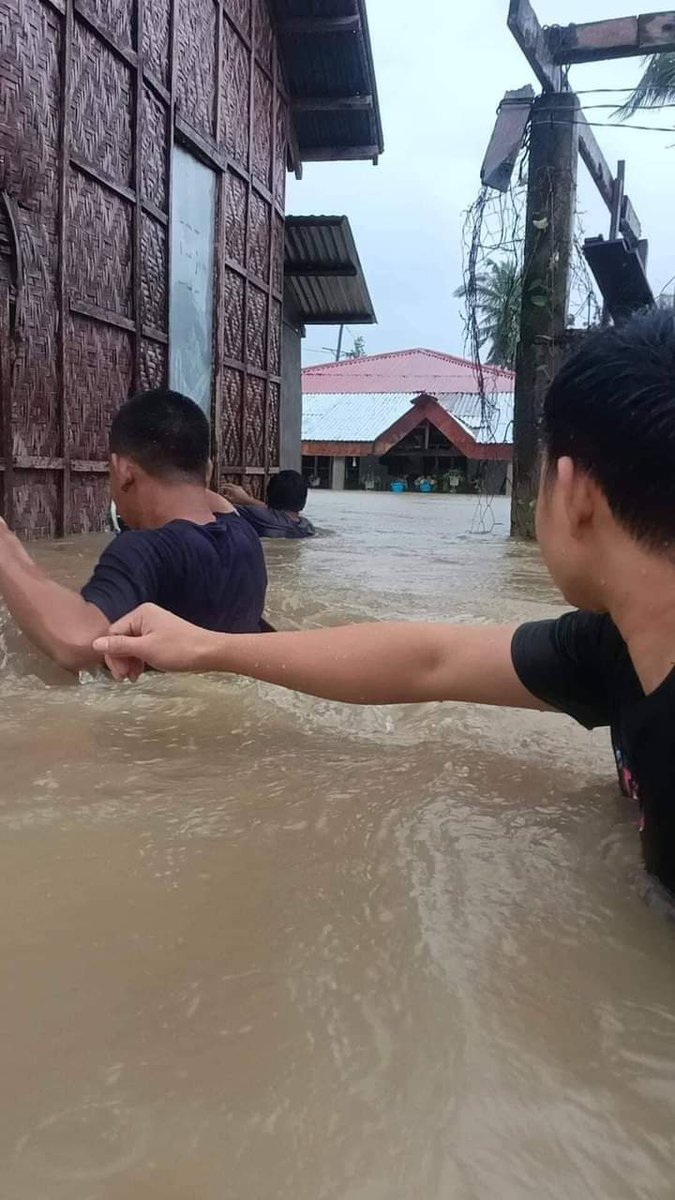 aeropressnitoni's tweet image. dahil sa walang humpay na ulan since last week pa. Some roads are also impassable. Haven&apos;t seen much coverage from the media yet also, prolly bec the region is so far. Pls help me spread this.

#EasternVisayasNeedsHelp 
#LeyteNeedsHelp
#BaybayNeedsHelp 
#AgatonPH
