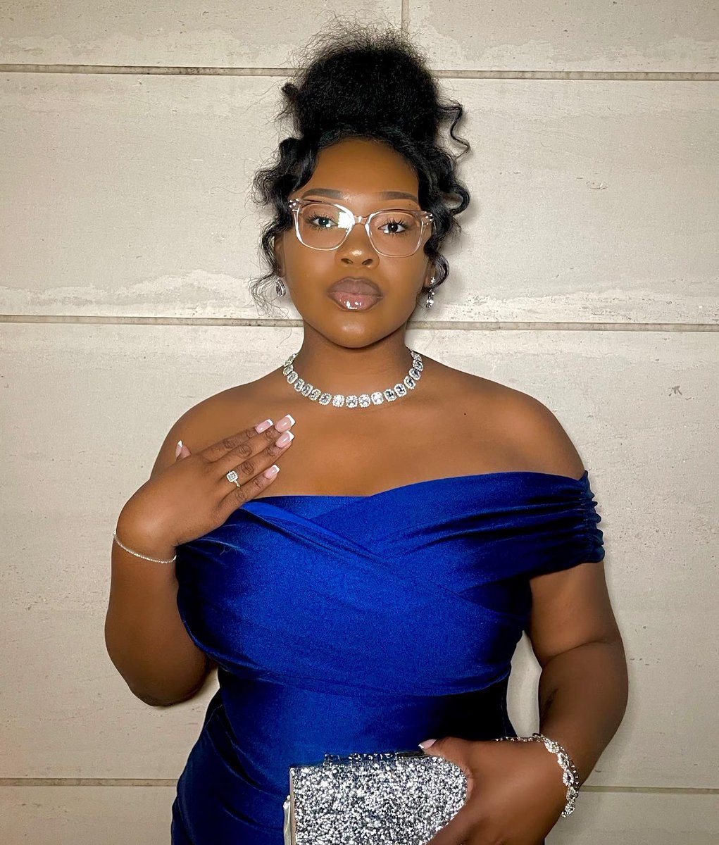 themahoganym's tweet photo. the moment ✨ #xulaprom #springfest22 https://t.co/tbRct5UNtq