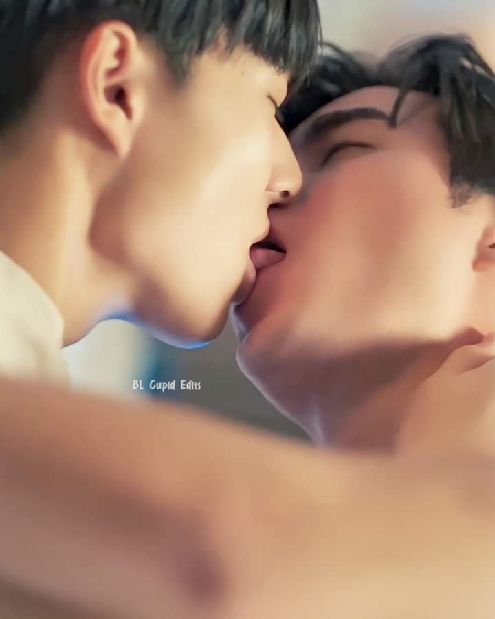 yang_jungwon17's tweet photo. Tongue Mukbang in a BL Series.😮🔥😍
~~~~~~
OMG! They are literally Sucking and Eating each others Tongue, Zee and Nunew did great doing this scene. What an amazing Actors.😲🔥

#ThaiBLActors #ThaiHotGuys #ZeePruk #NunewChawarin #ZeeNunew #CutiePieEp8 #BLCupid
📷: mandee channel https://t.co/f5NLVu57DQ