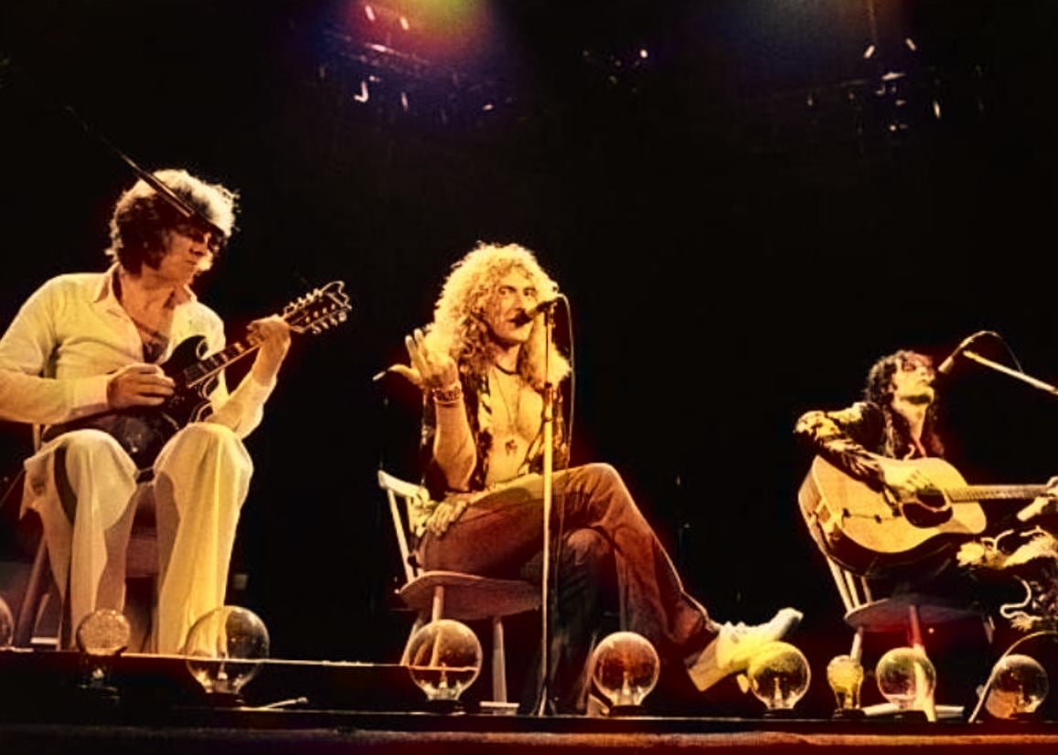 inaktive cylinder Penneven Jimbo Loko on Twitter: ""The Sitting" ~ Led Zeppelin performing 'That's the  Way' at Earl's Court in London, England ~ May 1975 https://t.co/szb32EJ7mi"  / Twitter