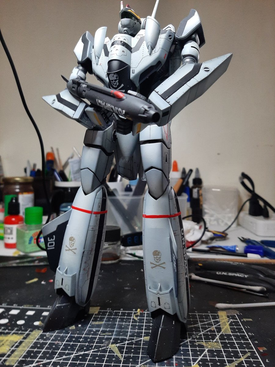 jzulu01's tweet photo. IT LIVES!

(Well, it stands, but youknowhadimean)

Combo of super glue and WD-40 seems to have worked. Won't be able to do much posing, but this is definitely a win I can live with)

Glamour shots to follow.

#マクロス
#battroid
#バトロイド
#プラモ 
#plamo
#macross https://t.co/zuWbfTqC3A