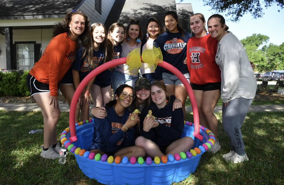 EllenShull23's tweet photo. Had a great week for @Bridgeland_SB, winning 2 very important district games and having teachers and little league there supporting! Thank you @BehennaBHSChem for coming out, you are very appreciated. Finished off the week with some volunteering with the @TheLLTeamRealty https://t.co/qMNa6xaQkC
