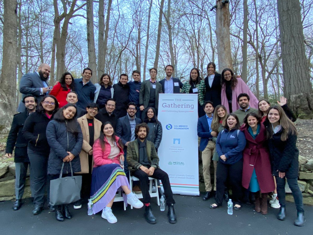 HarvardHUMAS's tweet photo. Estamos muy felices de haber compartido este fin de semana con estudiantes mexicanos de Chicago, Columbia, Georgetown, Princeton y Yale en la primera edición de #TheGathering. Gracias @MexiHoyas por recibirnos y por generar un espacio para discutir sobre temas relevantes para 🇲🇽. https://t.co/z7KYBp87dn