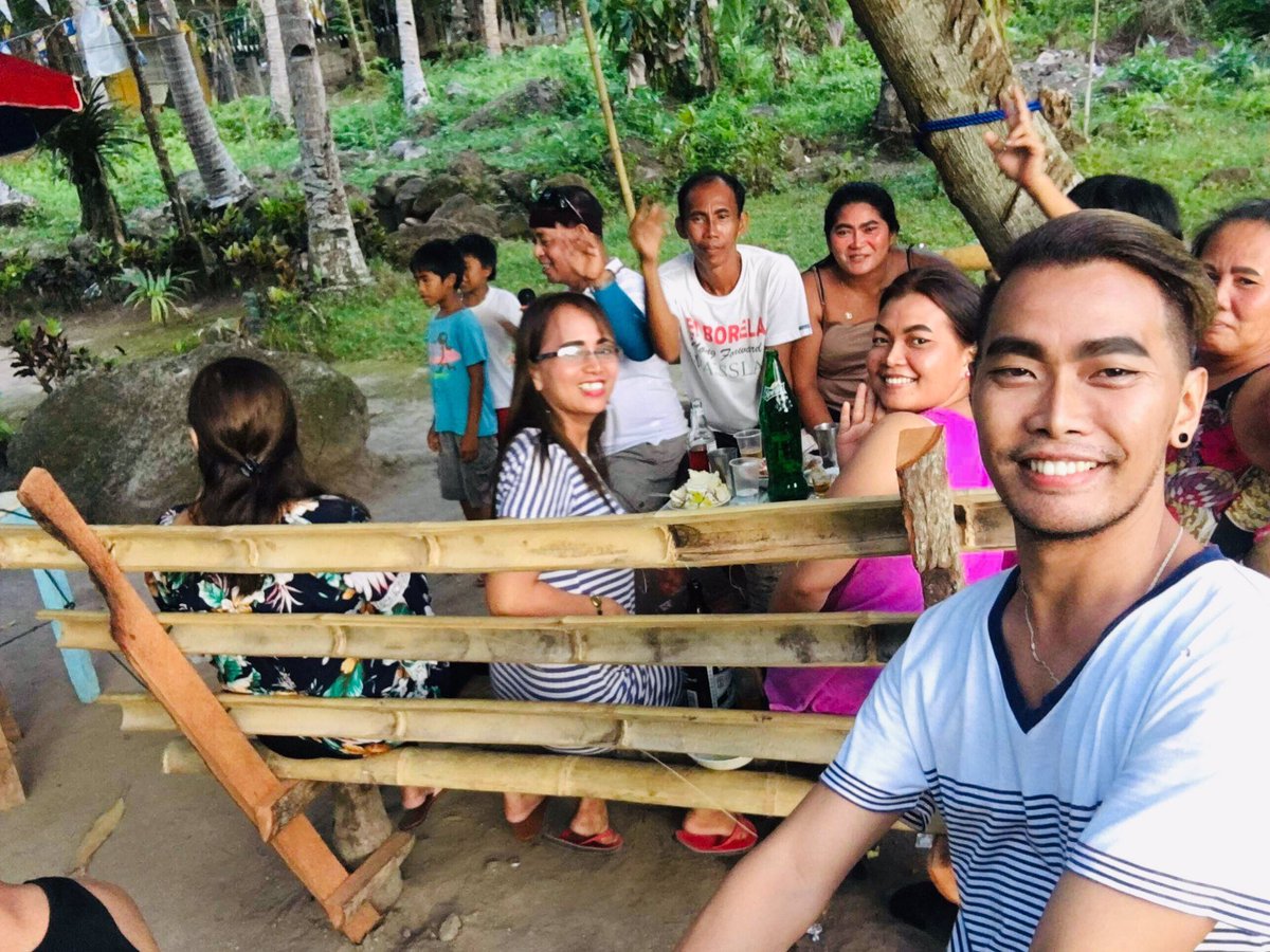 RhajPhil's tweet photo. When our group collides and unites again. Walang basagan ng bote mga parekoy🤣 https://t.co/yHOzqutZ3f