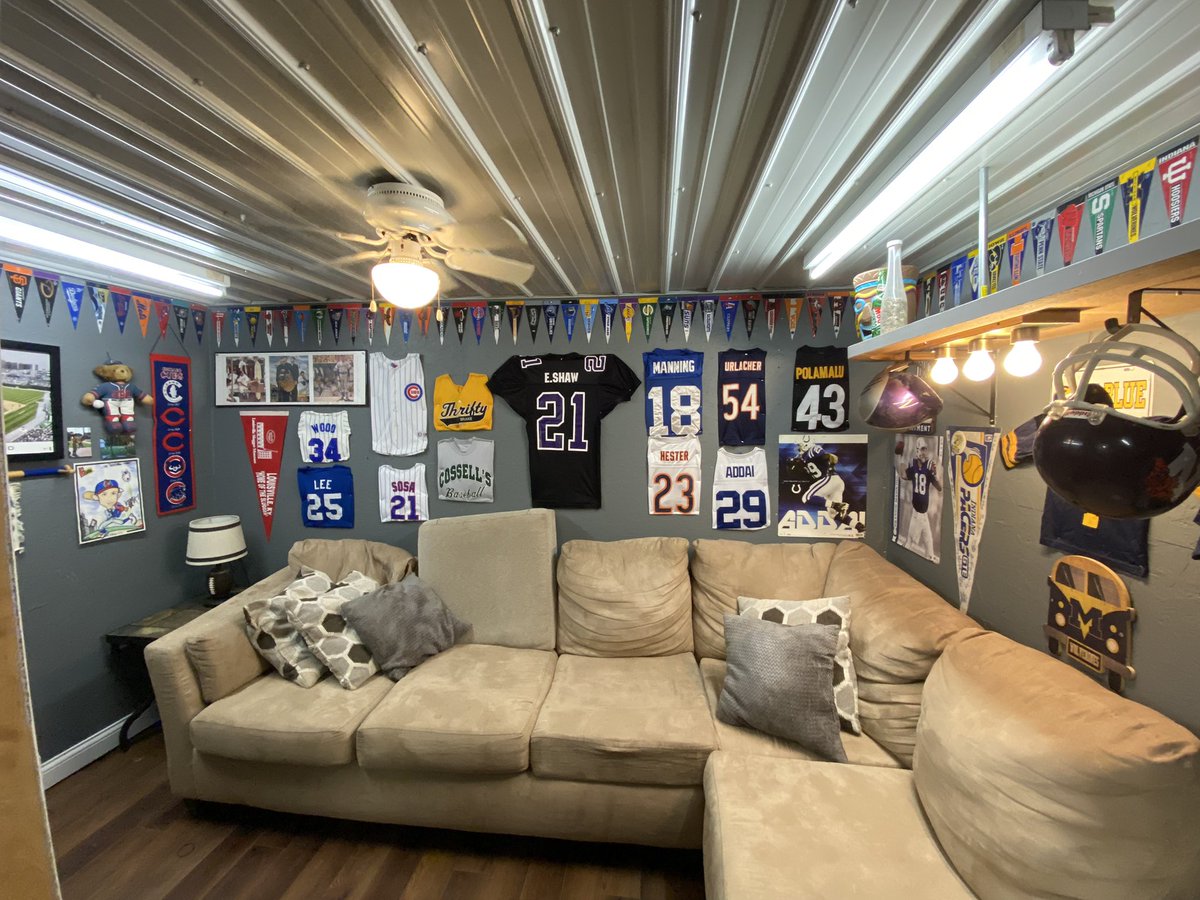 shaw_ev's tweet photo. Man cave ✔️✔️ https://t.co/4YZNDdJvZM