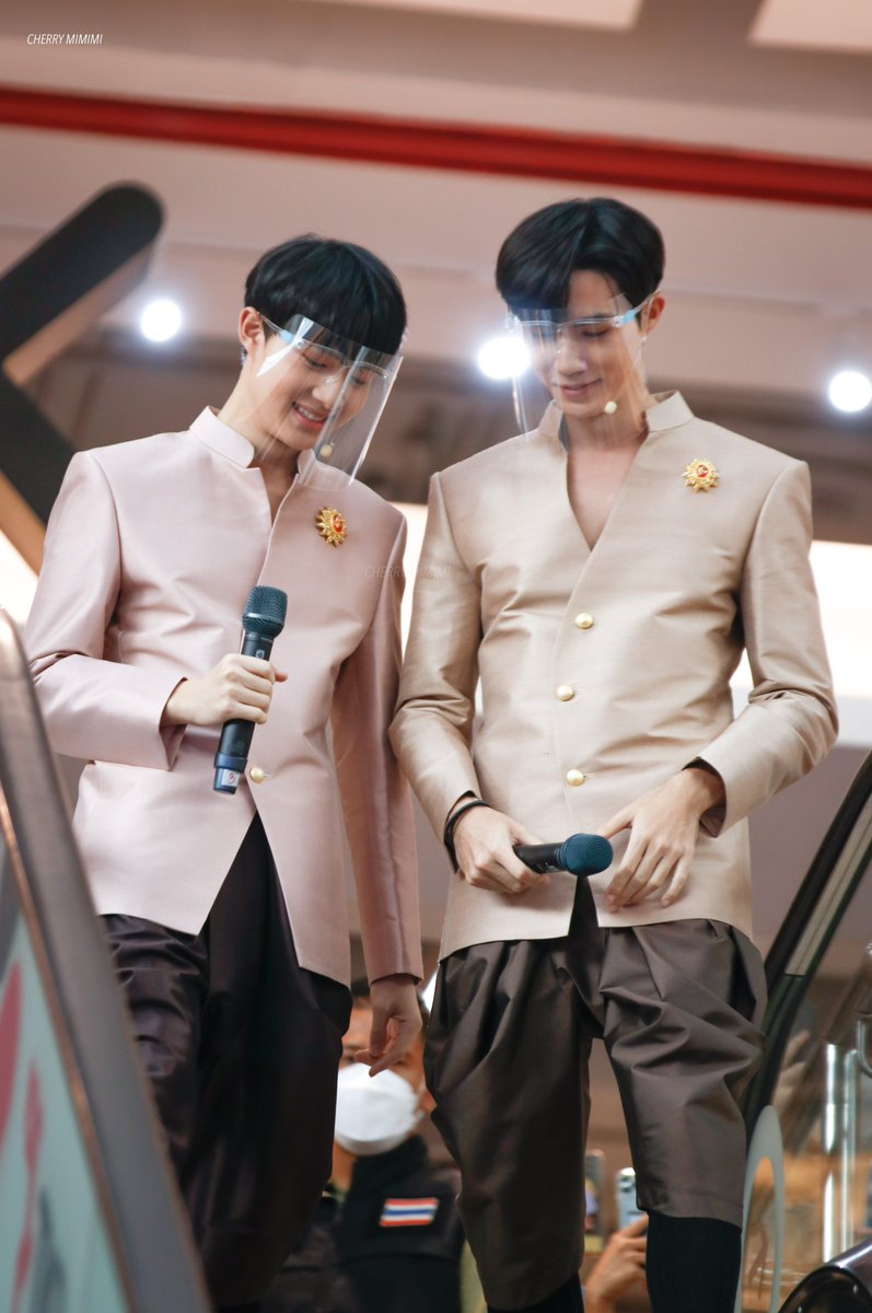 cherrymimimi_'s tweet photo. ขอขอบคุณทาง Central Food Hall ด้วยนะคะ ที่ให้โอกาสน้องซี-นุนิวมาร่วมงาน Thai Street Food #TrulyWorldClass กับทางเซนทรัลเวิล์ด งานนี้ทำเอาแฟนคลับฟินถ้วนหน้าเลยค่ะ☺️ #CentralfoodhallXZeeNuNew 

@zee_pruk @CwrNew #ZeeNunew 
#เที่ยวงานThaiStreetFoodกับซีนุนิว 💖🧡 https://t.co/xXKiUJWOcd