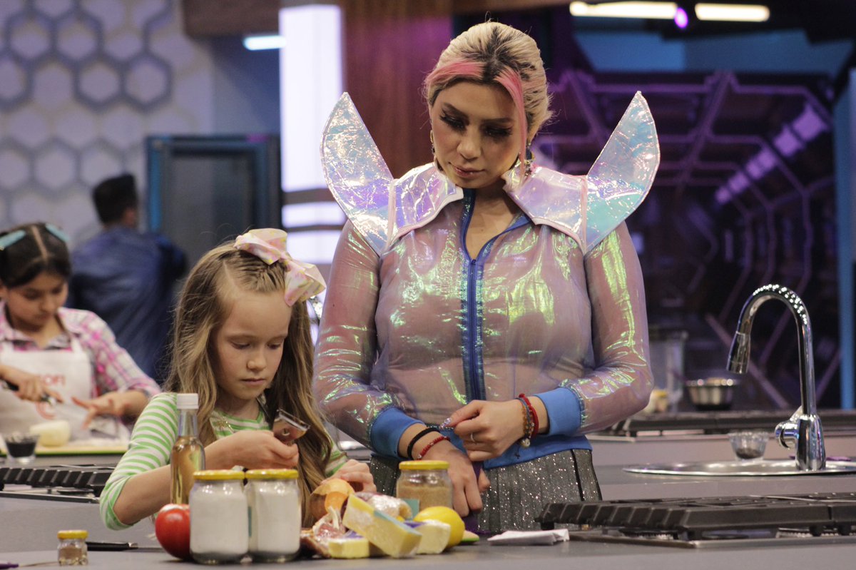 Zoe le pidió a @alexistrillo que guardara silencio. 🙏🏼😄 #MasterChefJunior