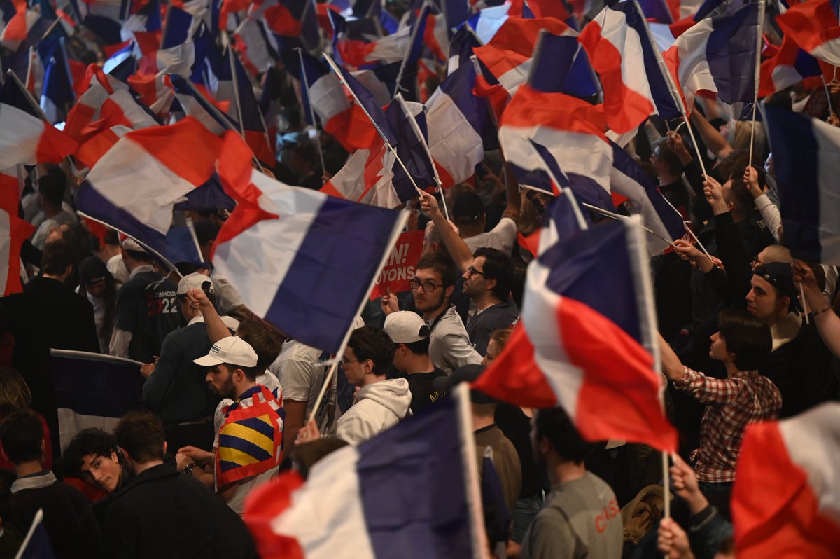 Vous qui avez participé à cette campagne, vous qui avez vécu la renaissance de ces ferveurs impensables, de ces fiertés refoulées, vous qui avez osé laisser couler vos larmes, vous qui vous tenez ajd au-dessus d'un précipice insupportable : si la foi vous quitte, souvenez-vous.