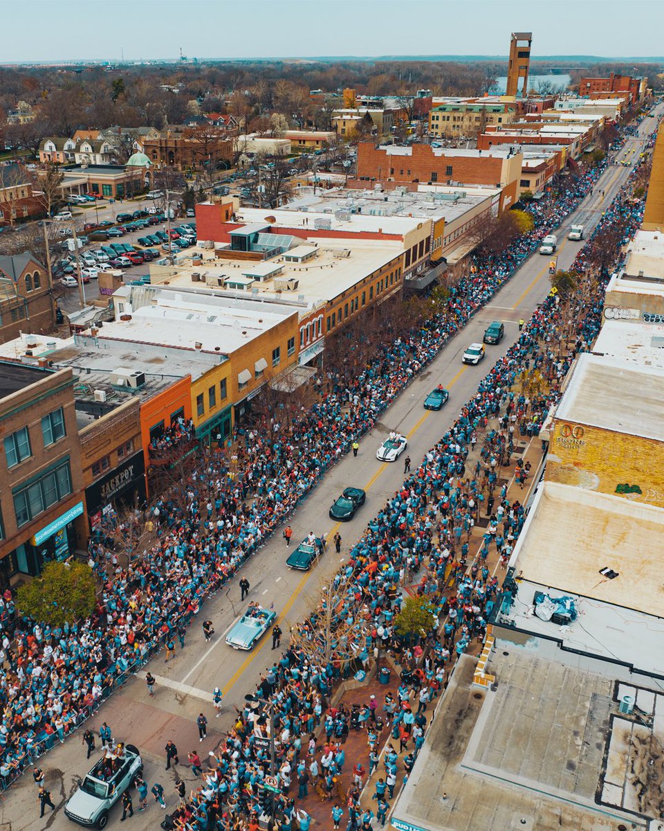Hail to our <a href="/KUHoops/">Kansas Men’s Basketball</a> heroes! A bird’s eye view of today’s National Championship Parade in Lawrence, courtesy of <a href="/dronelawrenceks/">Drone Lawrence</a>.
#RockChalk #kualumni