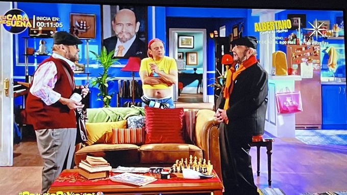 FQBxGz6XEAAVCZk?format=jpg&name=small