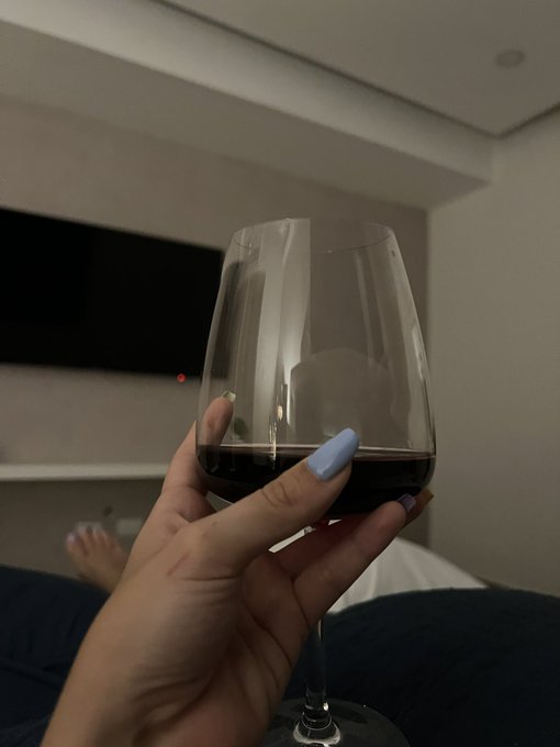 Noche de vinito ☺️ https://t.co/MSR8kneaK2<a href="/tag/vctlatam"class="tags"><span>#vctlatam</span></a>