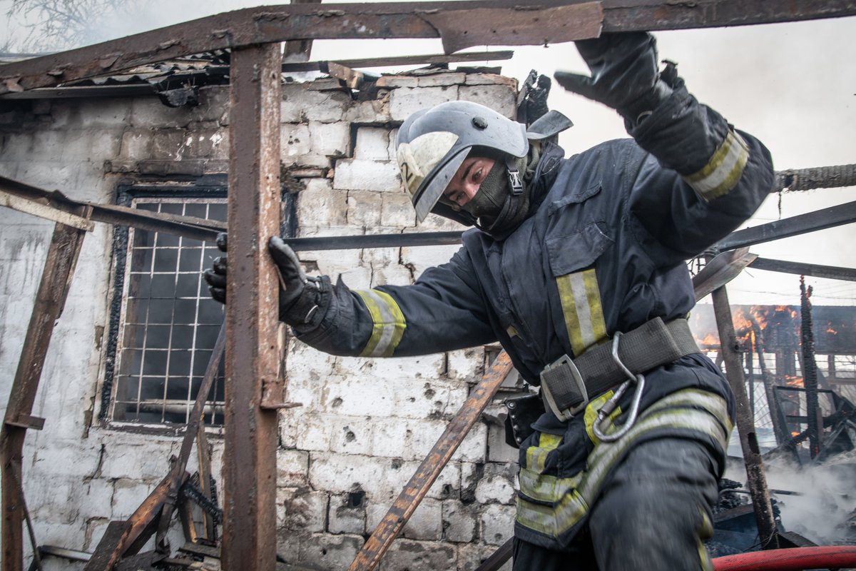 Firefighters of the #Donetsk People's Republic tackle a blaze after a Ukrainian shelling hit multiple homes in the #Donetsk village of Olenivka