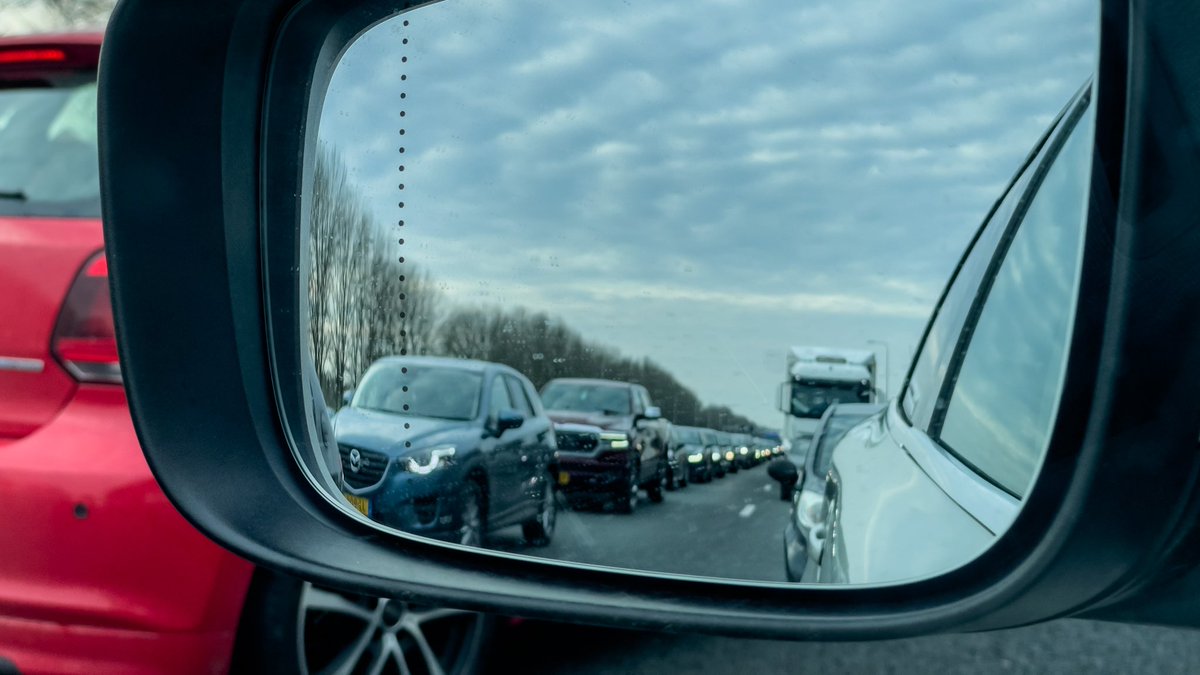 XC40T4's tweet photo. Weer ouderwets in de file ☹️ #ongeval #a7 #hoornpurmerend #vertraging #stilstaan https://t.co/kfi1Y30IdJ