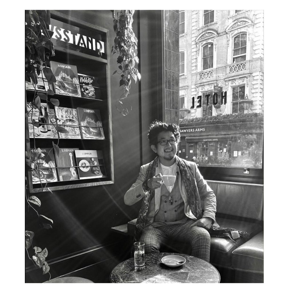 Fuelling Monday morning smiles, one cup of <a href="/monmouthcoffee/">Monmouth Coffee</a> at a time.  

Photo: @djyeo_