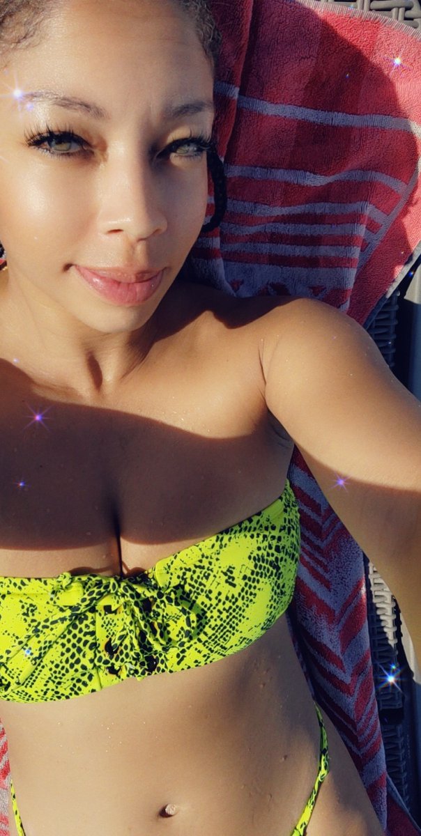 inadiatamaralee's tweet photo. I am not perfect but I am Jamaican so close enough 🇯🇲
#TBThursday #missingJA #JamaicaJamaica #takemeback https://t.co/X6VZpkuaoP