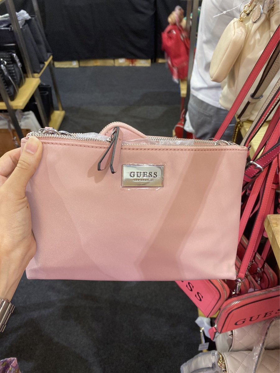 88pttt's tweet photo. วันนี้ ใครสนใจ #GUESS ลดถึง 70% เลยน้า จาก 4000 กว่าเหลือ 1000 นิดๆ #รับหิ้ว น้าา สนใจสอบถามได้ค่า https://t.co/wzdLLjzqNW