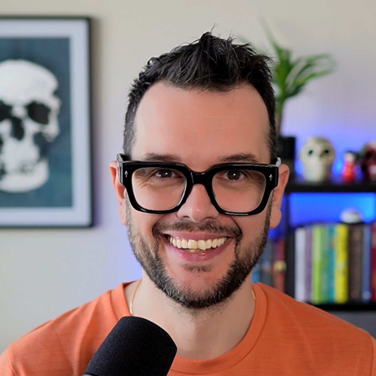 MrMPodcast's tweet photo. 💡Team spotlight - Maurizio 

Our Founder, Mastermind and the face of #NFTshillio, his enthusiasm for new #NFT projects and artists knows no limits. 

He loves giving visibility to creators on our #YouTube channel and sharing his knowledge of this exciting space with the world! https://t.co/BDQMEGbAJC
