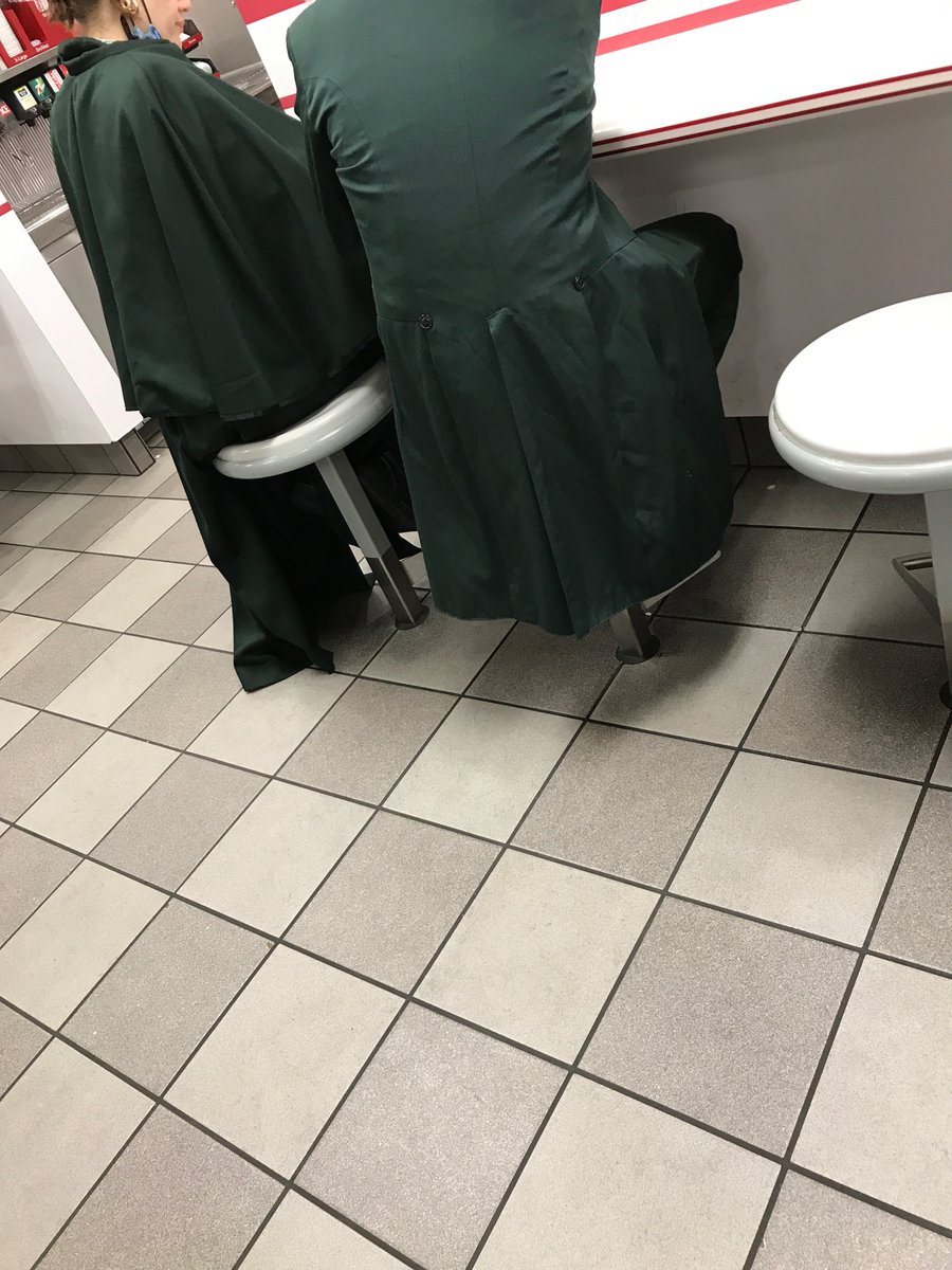 hellbeatle's tweet photo. When you’re at In n Out near Disneyland,when the park closes so half the people here are still in their ride themed attire!! #Wierd #HauntedMansion #Cars https://t.co/aARDejV7CF