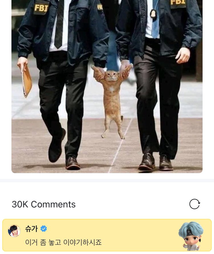 BTSMexicoLATAM's tweet photo. Yoongi en Weverse 

OP : Demandaré a Min Yoongi por robarme el corazón 🧐🤭🤭

🐱: Primero déjame ir y luego hablamos https://t.co/ZfLv32fvH9