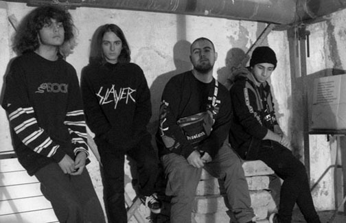 callesdelpop's tweet photo. Esta banda de #Almería, @palmeras_negras , mira hacia los 90, al #rock alternativo, al ruido del #nosie rock, y a la distorsión melódica del #shoegaze. En 2021 edita su primer single, Recuerdos de algo que no viví, del que radiamos No quiero despertar. https://t.co/aUazk6on6p https://t.co/2Nhu7CCU9L