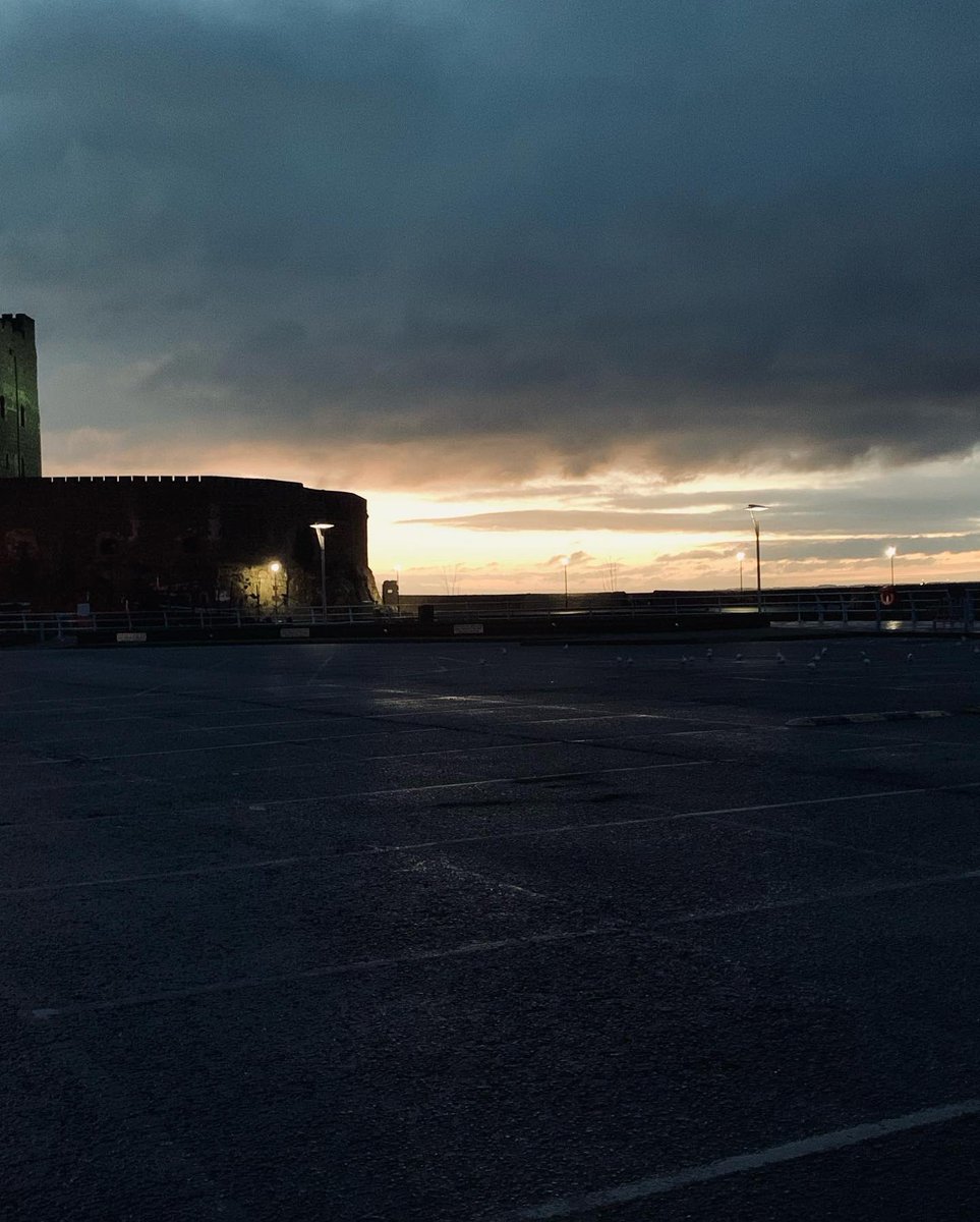 shaunhardie's tweet photo. Carrickfergus castle a couple weeks ago I took these playing around with my phone and my camera trying to find the right setting ๐ #carrickferguscastle #camerafun #darkmornings https://t.co/mpG2w4vSgd