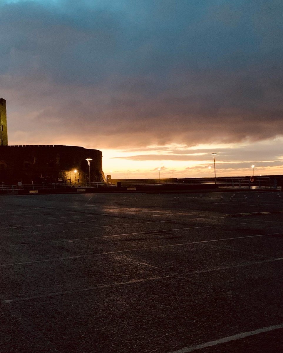 shaunhardie's tweet photo. Carrickfergus castle a couple weeks ago I took these playing around with my phone and my camera trying to find the right setting ๐ #carrickferguscastle #camerafun #darkmornings https://t.co/mpG2w4vSgd