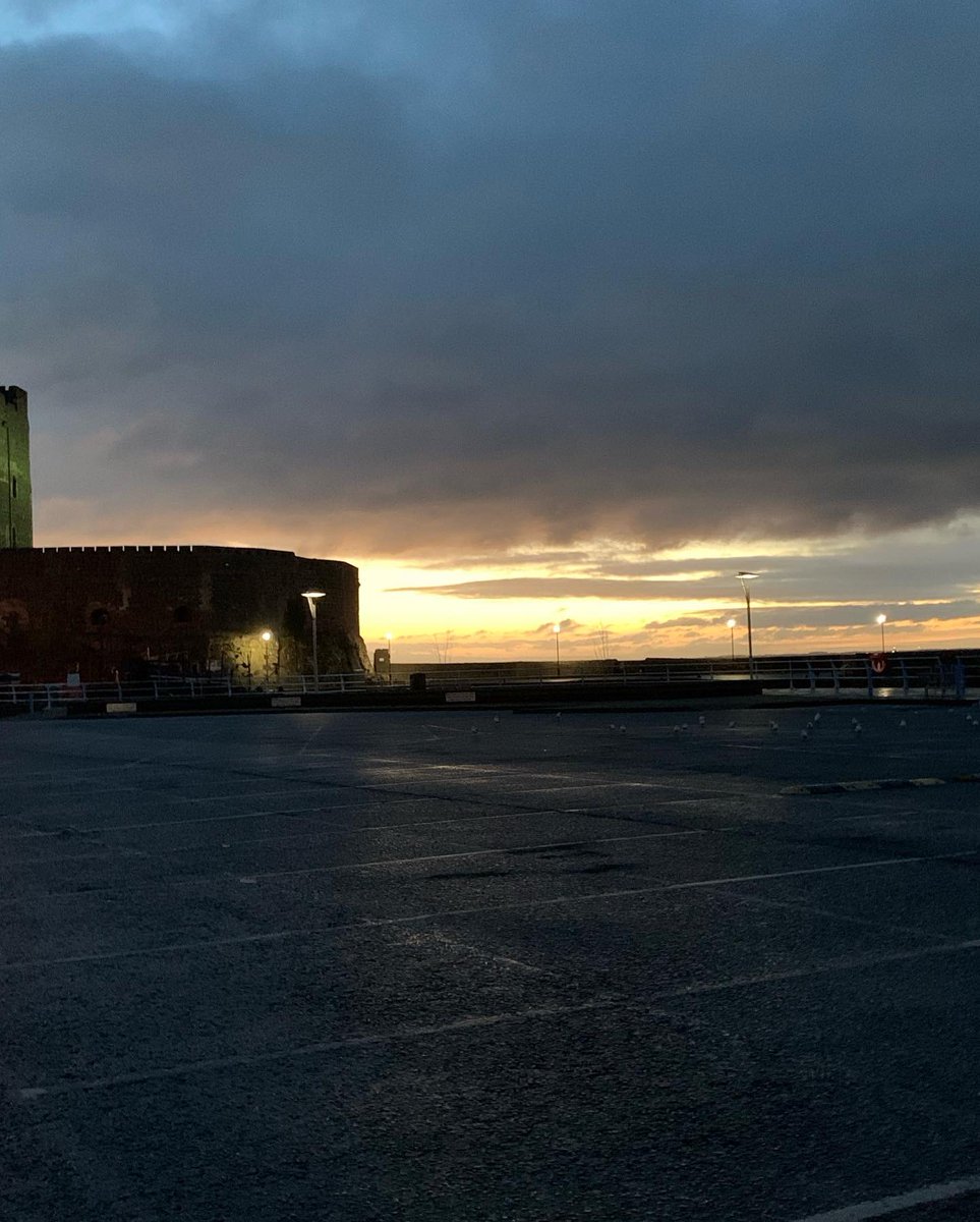 shaunhardie's tweet photo. Carrickfergus castle a couple weeks ago I took these playing around with my phone and my camera trying to find the right setting ๐ #carrickferguscastle #camerafun #darkmornings https://t.co/mpG2w4vSgd