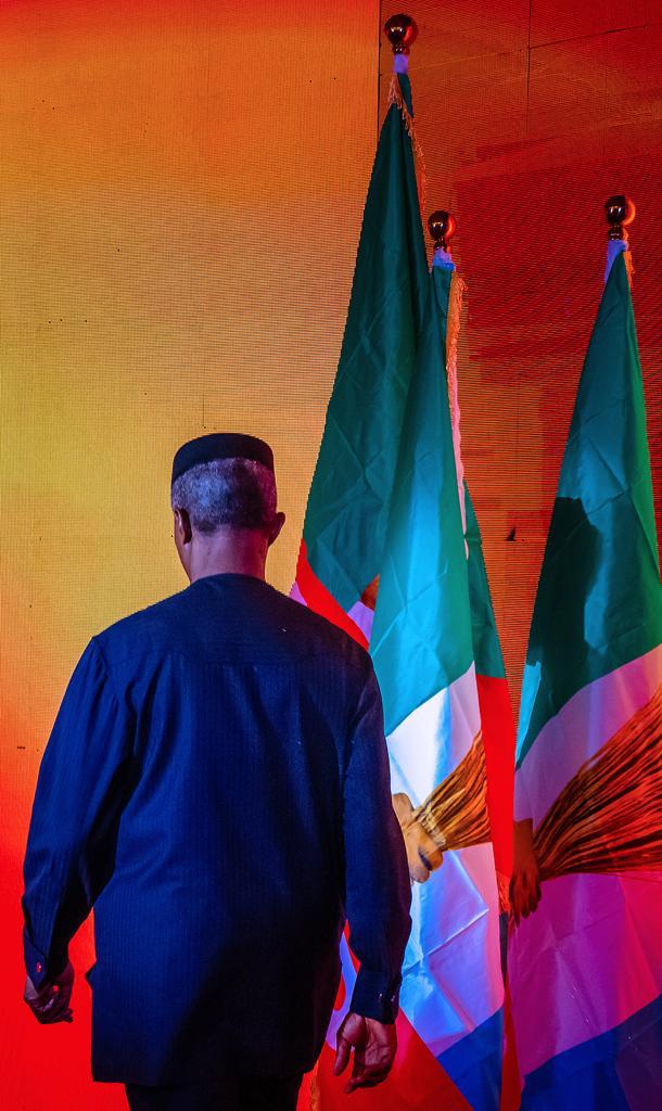 TPLeagueng's tweet photo. I also most solemnly and respectfully seek your support as fellow Nigerians everywhere in this land and the diaspora, as we embark on this great and exciting journey that lies ahead of us.

IT IS TIME.

#ItisTime
#TheOsinbajoDeclaration https://t.co/TjM9C885sH
