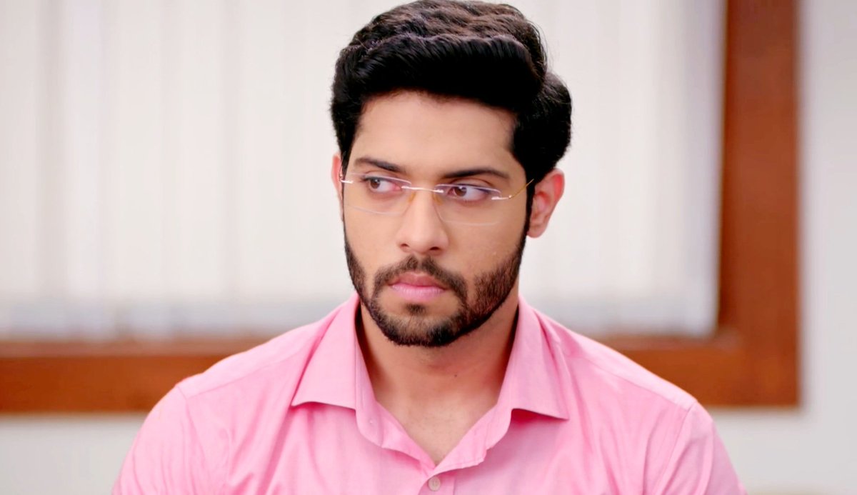 BusybeeReturns's tweet photo. Just Mr. Scientist watching his would be Perfect Mrs. lying perfectly 🤣🤣.

And I enjoying it knowing "his end is near"🤣🤣.

#KabhiKabhieIttefaqSey https://t.co/QC6w0JNhmo