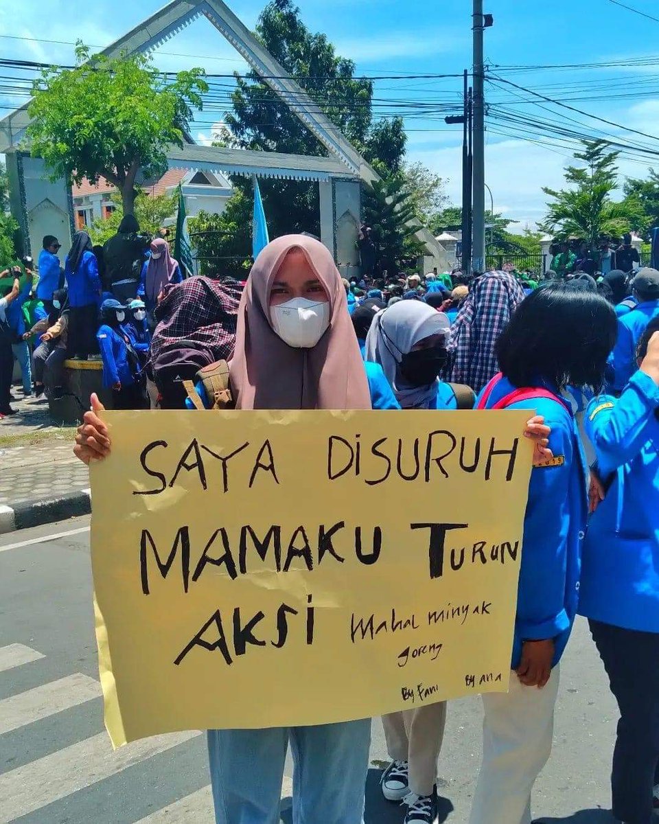 Serba-serbi aksi Aliansi Mahasiswa Kota Palu di depan kantor DPRD Provinsi Sulawesi Tengah 

#LawanOligarki
#IndonesiaPRIMA