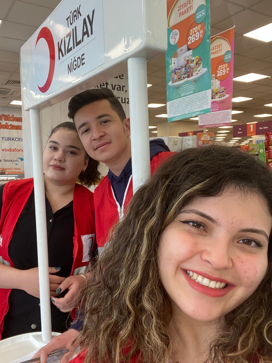 Fen bilgisi öğretmenliği, Topluma Hizmet Uygulamaları kapsamında Niğde Kızılay Şubesi ili işbirliği yaparak marketlerde ramazan kolisi konusunda bireyleri bilgilendirdi. <a href="/DrHasanUslu/">Hasan USLU 🇹🇷🥇</a> <a href="/cinarbekir42/">Prof. Dr. Bekir Çınar</a> <a href="/mnuraydede/">Meryem Nur Aydede</a> <a href="/vesilecigim/">Vesileciğim</a> <a href="/rabiamrsx/">Rabia Maraş</a>