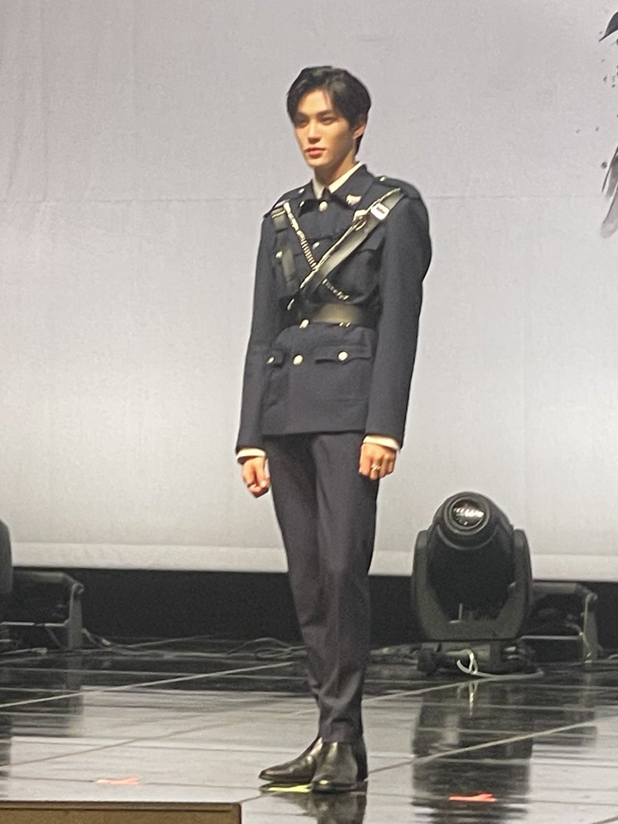 kvibe_yonhap's tweet photo. 🎧😻#EPEX’s #AMIN has appeared on the stage for their showcase for the third mini album “#PreludeOfAnxiety_Chapter1. #21stCenturyBoys.” 🎤🎶

#EPEX #이펙스 #Eight_Apex #21세기소년들 #21st_Century_Boys #학원가 #학원歌 #불안의서 #Prelude_of_Anxiety #아민 https://t.co/wQnqMhmeP4