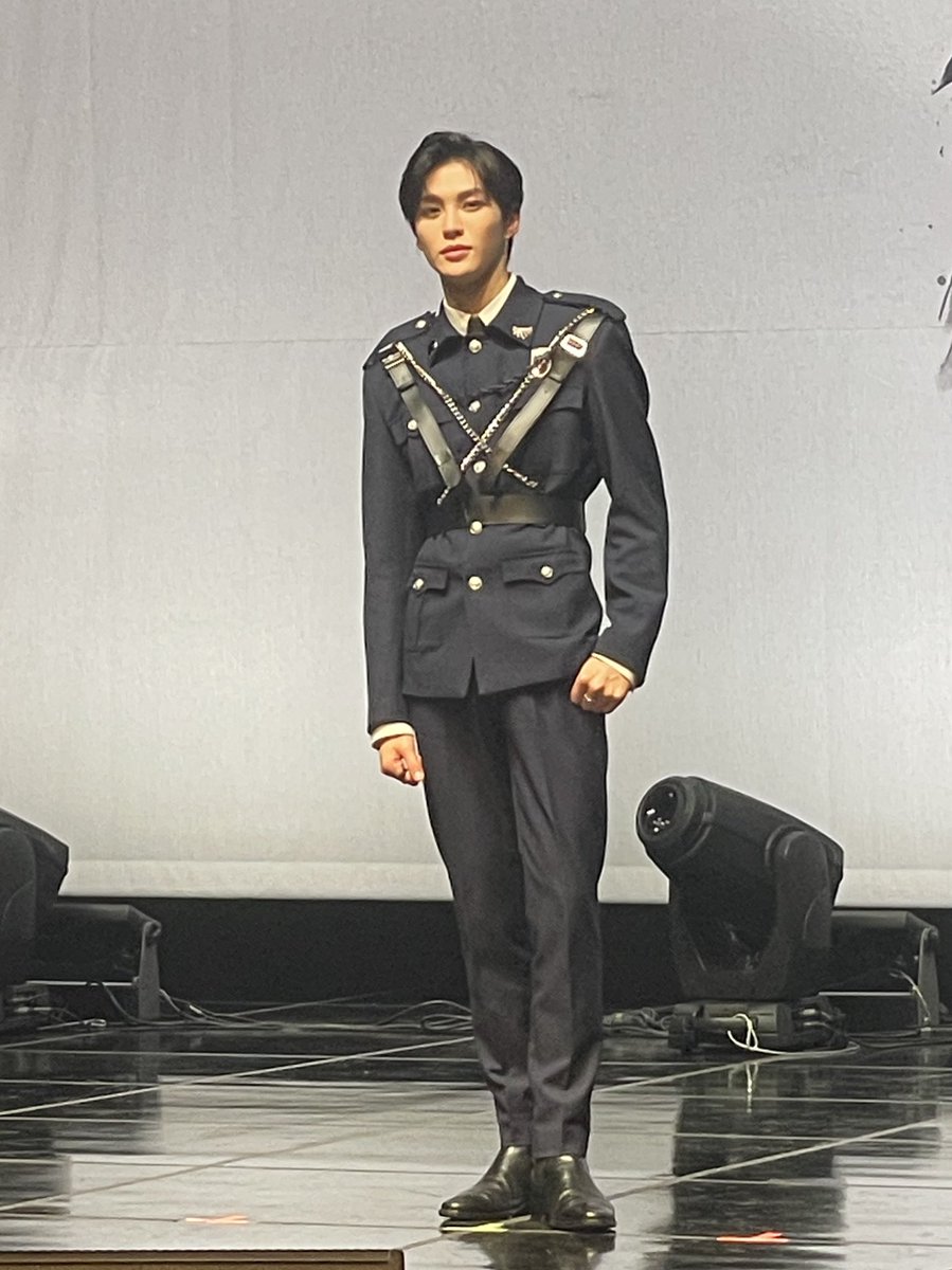 kvibe_yonhap's tweet photo. 🎧😻#EPEX’s #AMIN has appeared on the stage for their showcase for the third mini album “#PreludeOfAnxiety_Chapter1. #21stCenturyBoys.” 🎤🎶

#EPEX #이펙스 #Eight_Apex #21세기소년들 #21st_Century_Boys #학원가 #학원歌 #불안의서 #Prelude_of_Anxiety #아민 https://t.co/wQnqMhmeP4